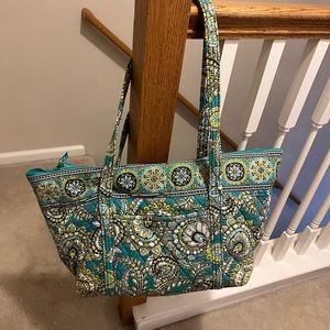Vera Bradley tote bag, very good used condition.